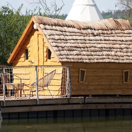 Les Cabanes Flottantes Givrauval Extérieur photo