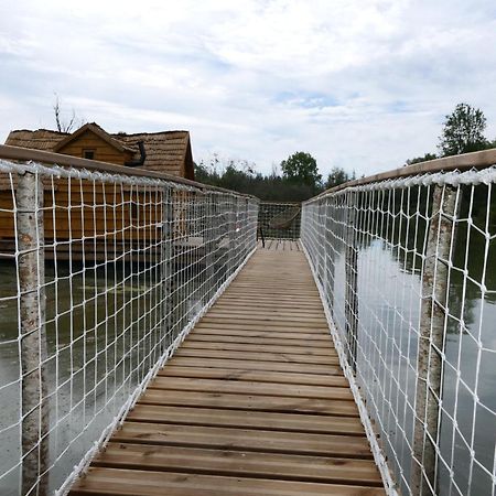 Les Cabanes Flottantes Givrauval Extérieur photo