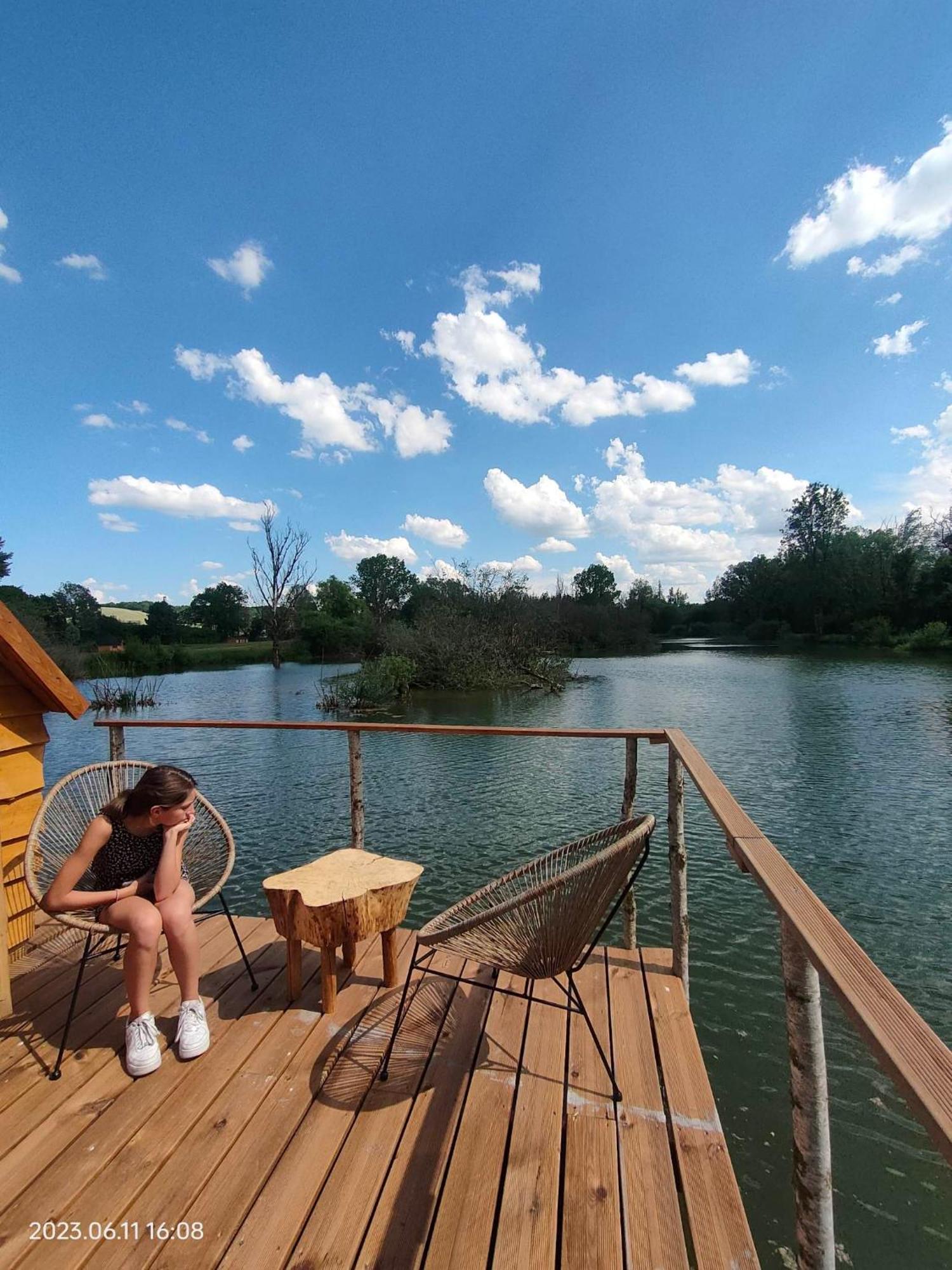 Les Cabanes Flottantes Givrauval Extérieur photo